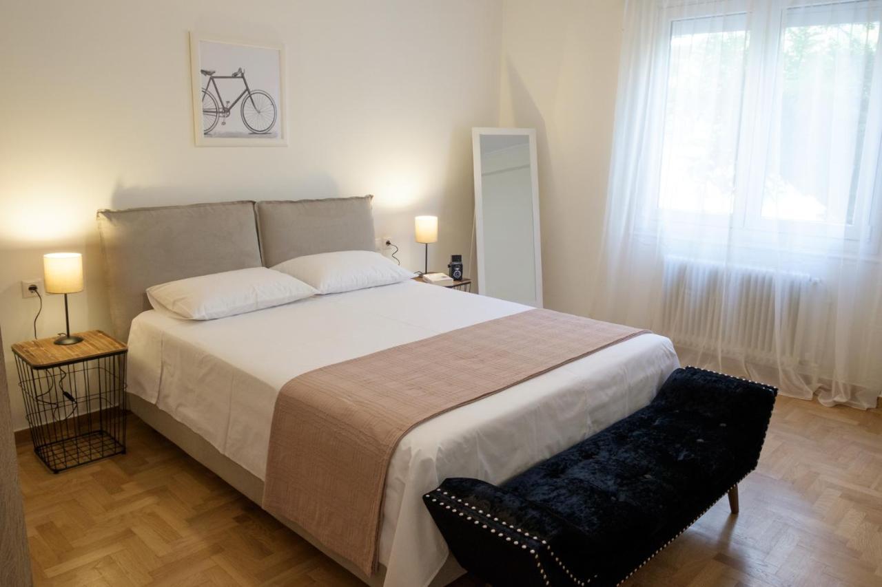 Luxury Three Bedroom In Kolonaki Atina